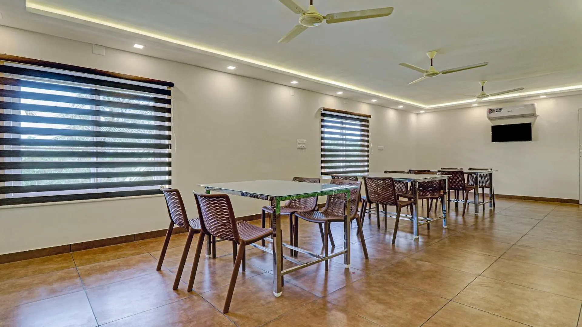 Treebo Golden Terminal, Kochi Airport Hotel