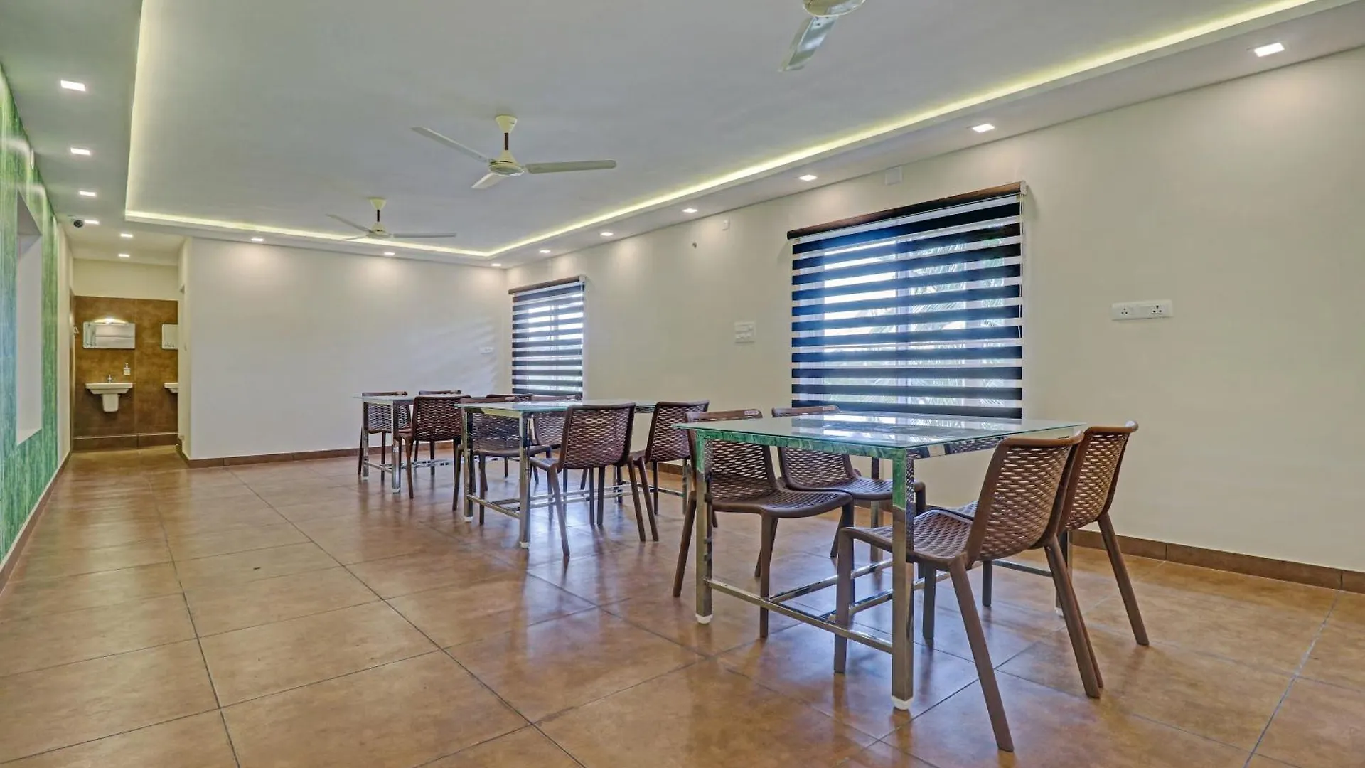 Hotel Treebo Golden Terminal, Kochi Airport