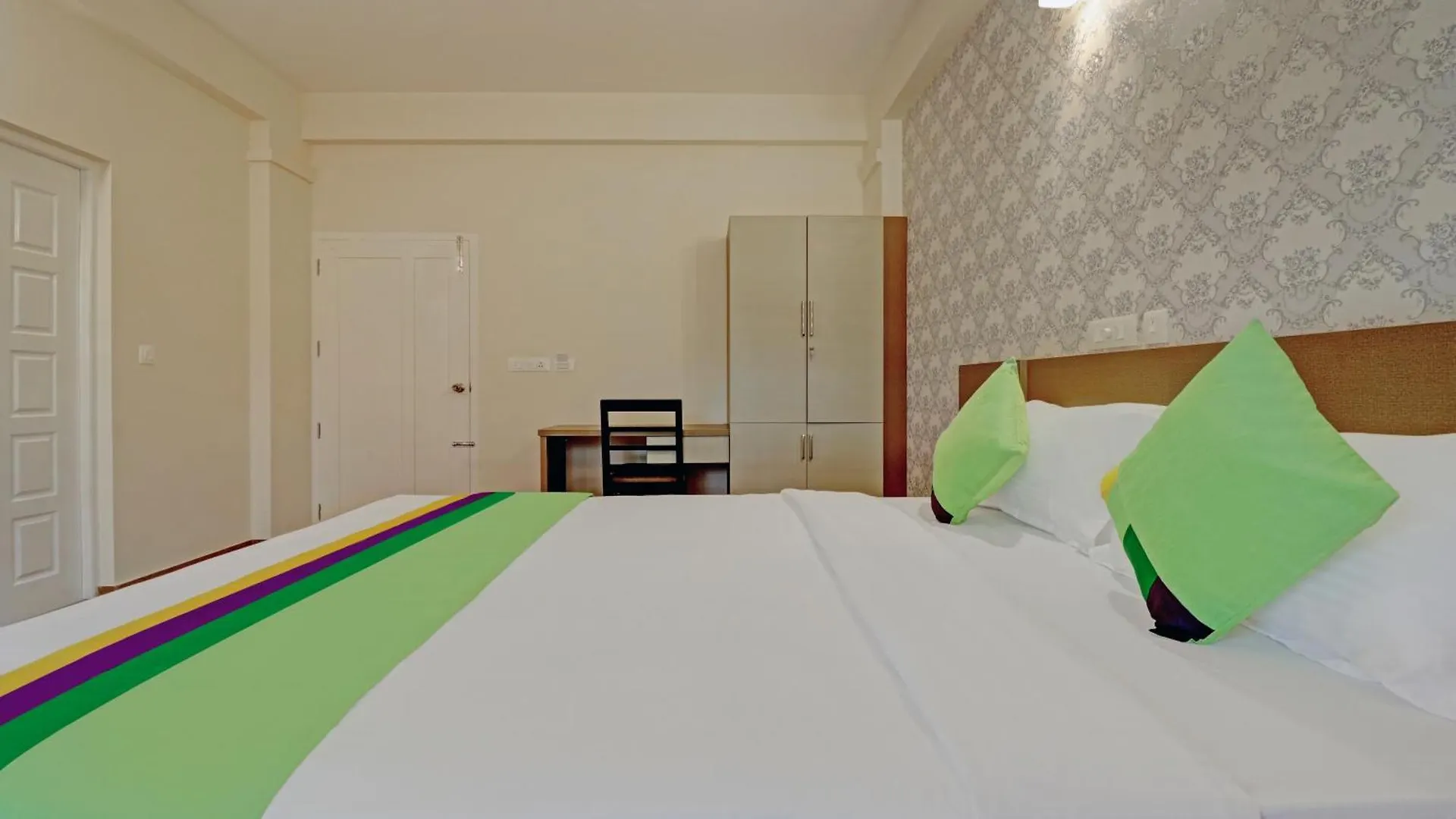 Hotel Treebo Golden Terminal, Kochi Airport 3*,