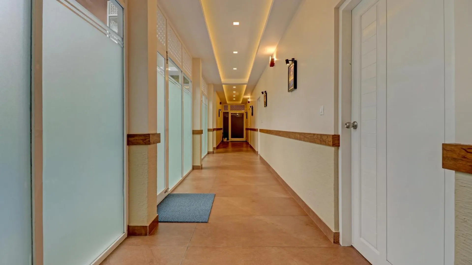Hotel Treebo Golden Terminal, Kochi Airport
