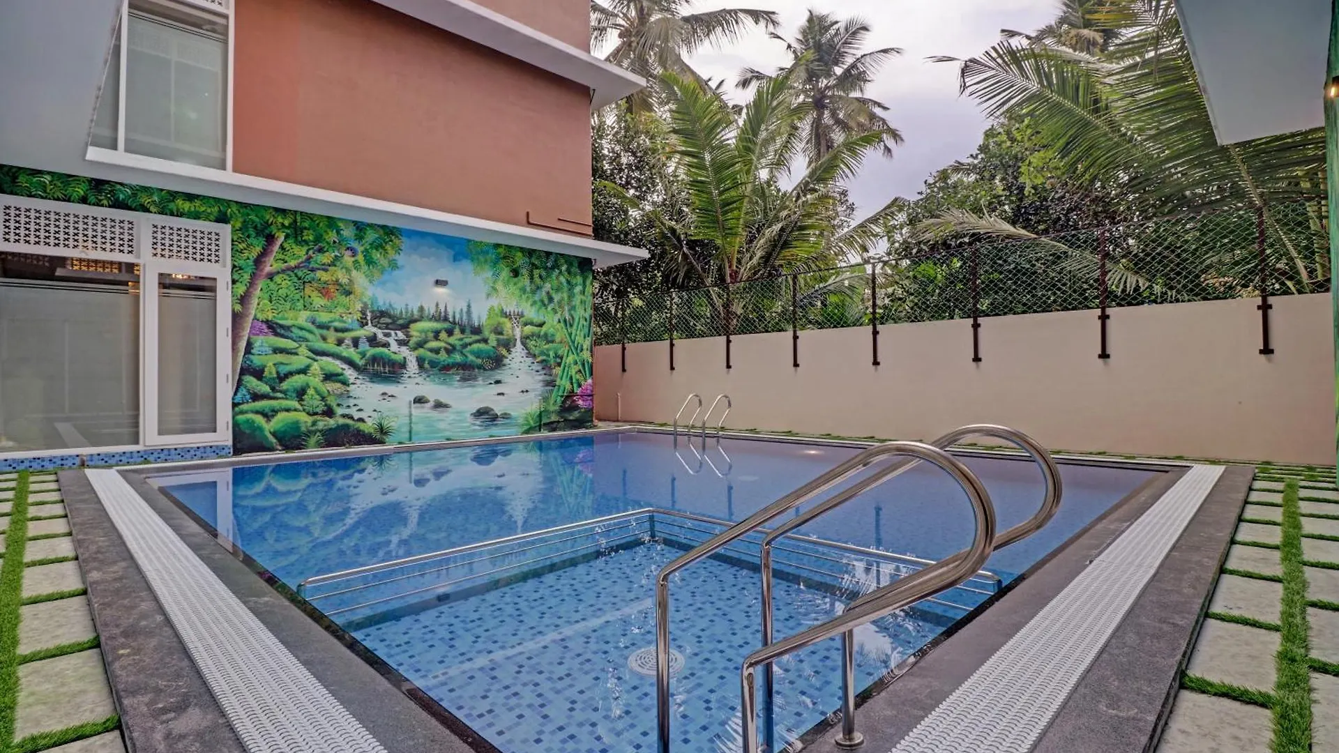 Hotel Treebo Golden Terminal, Kochi Airport