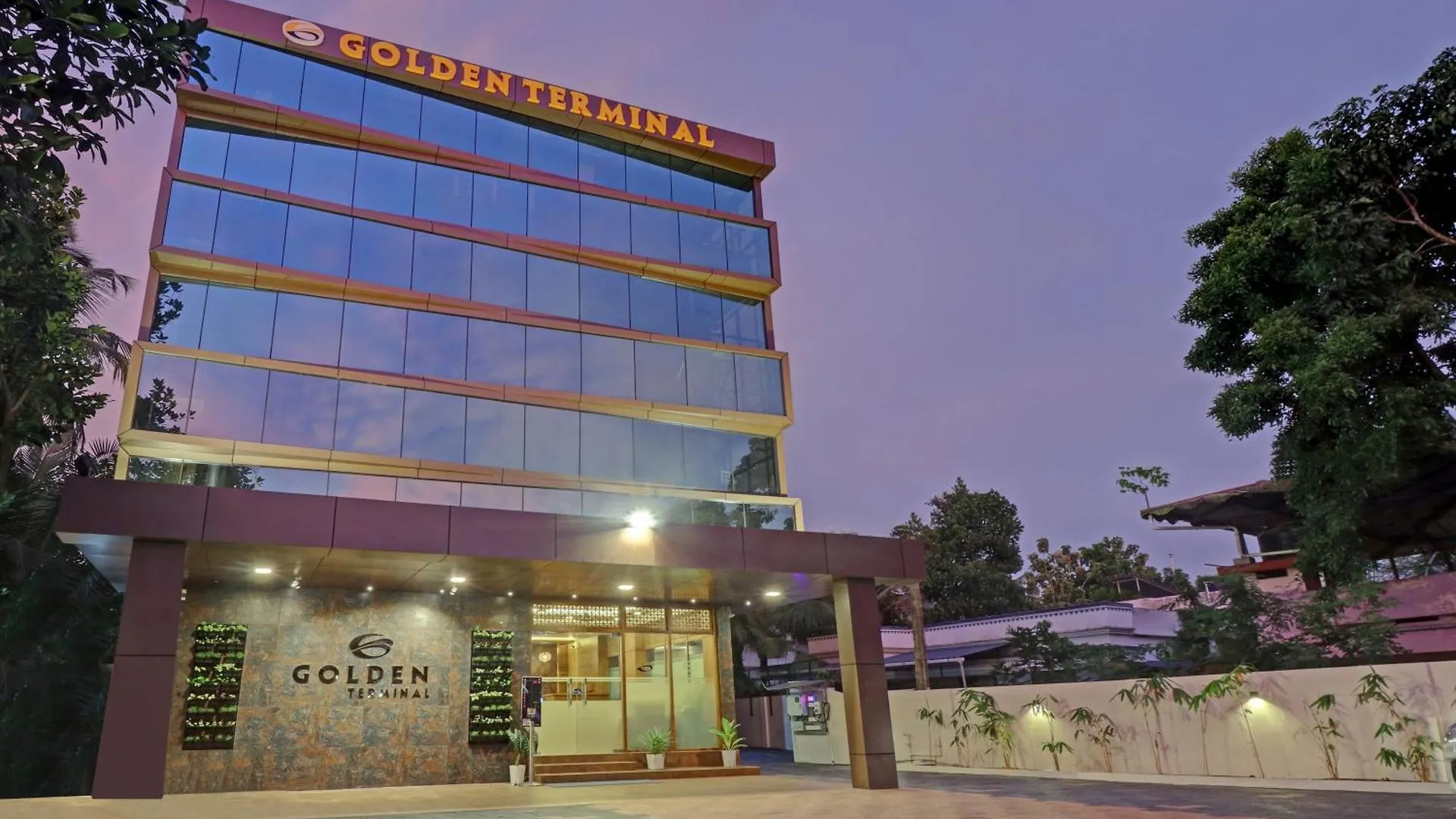 Treebo Golden Terminal, Kochi Airport Hotel